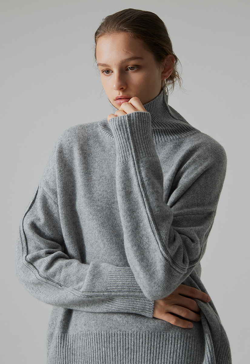 Wool straight-line sleeve turtleneck