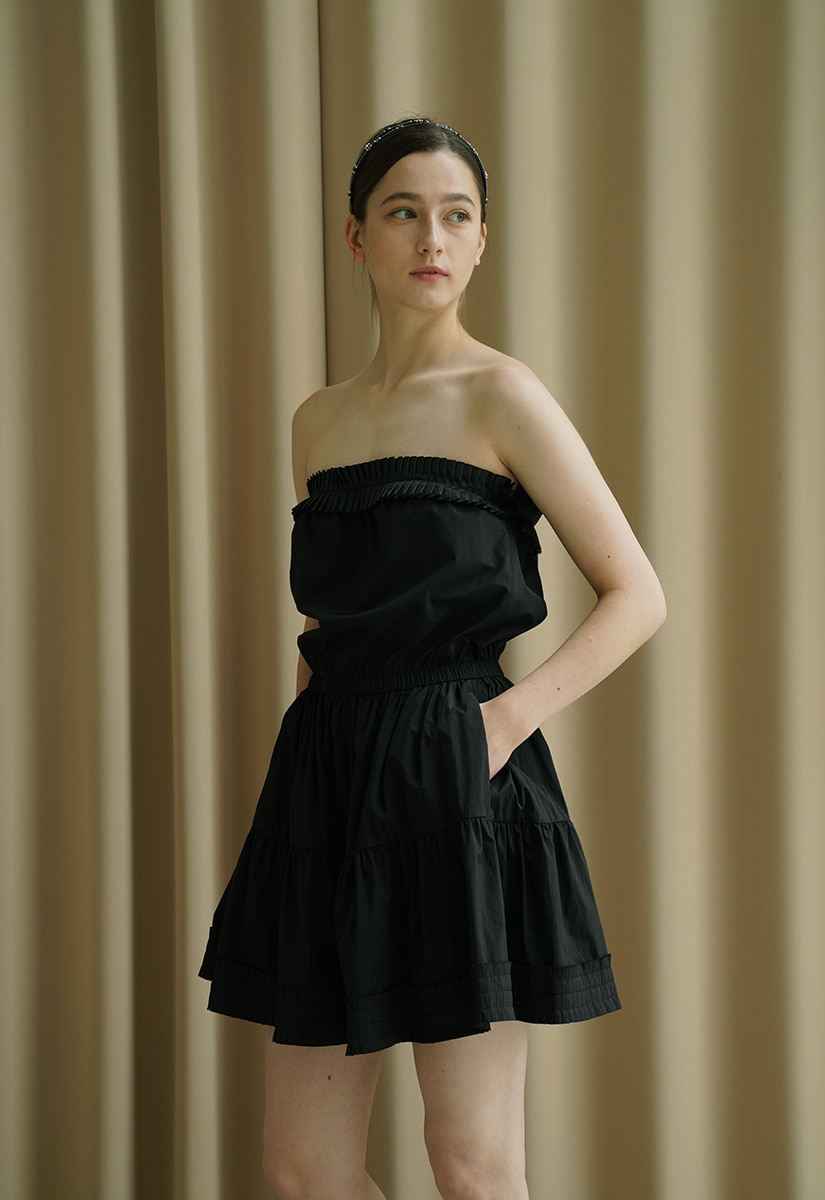 Off-shoulder pleats dress (black)